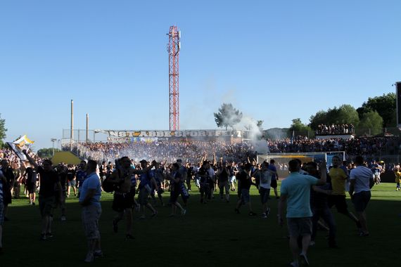 Auch in erfolgreichen Zeiten bewahrt sich der Südkurve-Rat einen kritischen Blick.<br />Bild: Horda-Azzuro.de”><figcaption>Auch in erfolgreichen Zeiten bewahrt sich der Südkurve-Rat einen kritischen Blick.<br />Bild: Horda-Azzuro.de</figcaption></figure>
<figure><img decoding=