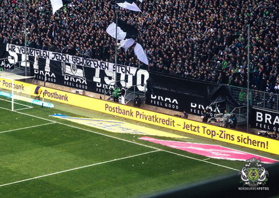 Spruchband beim Heimspiel gegen RB Leipzig. Teil 1:<br />Bild: nordkurvenfotos.de”><figcaption>Spruchband beim Heimspiel gegen RB Leipzig. Teil 1:<br />Bild: nordkurvenfotos.de</figcaption></figure>
<figure><img decoding=