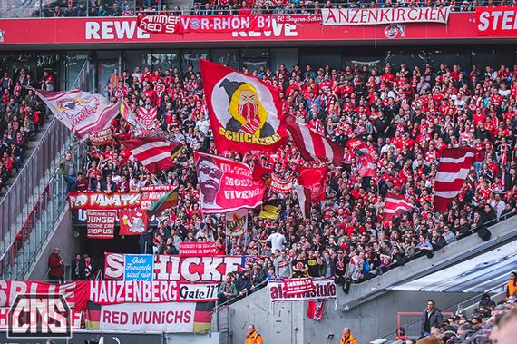 Nach Dortmund ist bisher Köln das beliebteste Auswärtsspiel der FC Bayern Fans. Dort könnten die FC Bayern Fans das Stadion fast alleine füllen.<br />Bild: Coloniacs.com”><figcaption>Nach Dortmund ist bisher Köln das beliebteste Auswärtsspiel der FC Bayern Fans. Dort könnten die FC Bayern Fans das Stadion fast alleine füllen.<br />Bild: Coloniacs.com</figcaption></figure>
                </div>
                
                <!-- YouTube (Meta-Feld) -->
                
            </div>
        </article>

                <script>
        (function() {
            var root = document.querySelector('.ff-single-news-gallery');
            if (!root) return;
            var slides = root.querySelectorAll('.ff-single-news-gallery-slide');
            var dots = root.querySelectorAll('.ff-single-news-gallery-dot');
            var prev = root.querySelector('.ff-single-news-gallery-prev');
            var next = root.querySelector('.ff-single-news-gallery-next');
            var n = slides.length;
            if (n < 2) return;
            var i = 0;
            function closeAllImgInfo() {
                root.querySelectorAll('.ff-fv-img-info-host.is-info-open').forEach(function(host) {
                    host.classList.remove('is-info-open');
                    var b = host.querySelector('.ff-fv-img-info-btn');
                    var p = host.querySelector('.ff-fv-img-info-panel');
                    if (b) b.setAttribute('aria-expanded', 'false');
                    if (p) p.setAttribute('aria-hidden', 'true');
                });
            }
            function show(idx) {
                closeAllImgInfo();
                i = ((idx % n) + n) % n;
                for (var s = 0; s < n; s++) {
                    if (s === i) slides[s].removeAttribute('hidden'); else slides[s].setAttribute('hidden', '');
                }
                for (var s = 0; s < dots.length; s++) {
                    dots[s].classList.toggle('is-active', s === i);
                    dots[s].setAttribute('aria-selected', s === i ? 'true' : 'false');
                }
            }
            if (prev) prev.addEventListener('click', function() { show(i - 1); });
            if (next) next.addEventListener('click', function() { show(i + 1); });
            for (var d = 0; d < dots.length; d++) {
                (function(di) { dots[di].addEventListener('click', function() { show(di); }); })(d);
            }
        })();
        </script>
        
        <!-- Kommentare -->
                <section class=