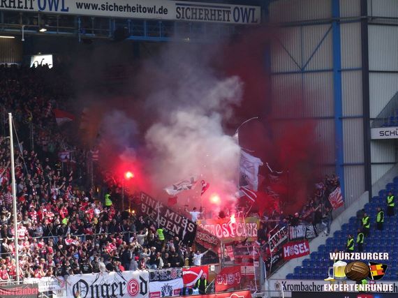 Beim Pokalspiel gegen die Ultras Düsseldorf nicht in den Stehplatz, sondern in den Sitzplatzbereich. Bild: Würzburger Expertenrunde