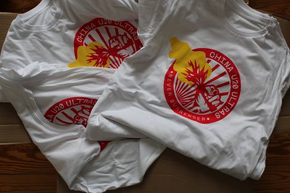 T-Shirts der China U 20 Ultras Südwest. Bild: China U 20 Ultras Südwest