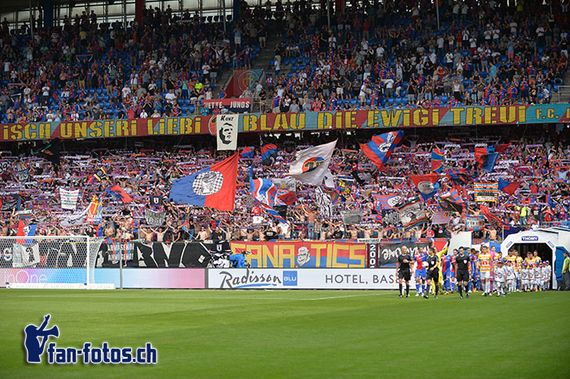 Die Muttenzerkurve beim gestrigen Heimspiel gegen Luzern.<br />Bild: fcl.fan-fotos.ch“><figcaption>Die Muttenzerkurve beim gestrigen Heimspiel gegen Luzern.<br />Bild: fcl.fan-fotos.ch</figcaption></figure>
            </div>

                    </article>

                <section class=