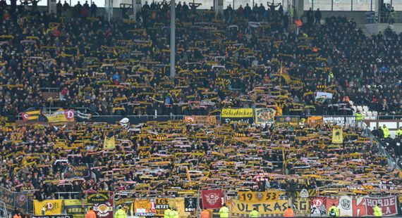 In der letzten Saison hatten die Dynamo-Fans kein Problem den Gästeblock auf St. Pauli voll zu machen.<br />Bild: tor.repage.de”><figcaption>In der letzten Saison hatten die Dynamo-Fans kein Problem den Gästeblock auf St. Pauli voll zu machen.<br />Bild: tor.repage.de</figcaption></figure>
<figure><img decoding=