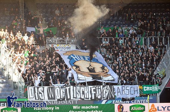 Bei diesem Spiel flogen Rauchtöpfe und Böller aus dem Gästeblock. Ein FCSG-Fan muss deswegen wohl ins Gefängnis.<br />Bild: fcl.fan-fotos.ch“><figcaption>Bei diesem Spiel flogen Rauchtöpfe und Böller aus dem Gästeblock. Ein FCSG-Fan muss deswegen wohl ins Gefängnis.<br />Bild: fcl.fan-fotos.ch</figcaption></figure>
<figure><img decoding=