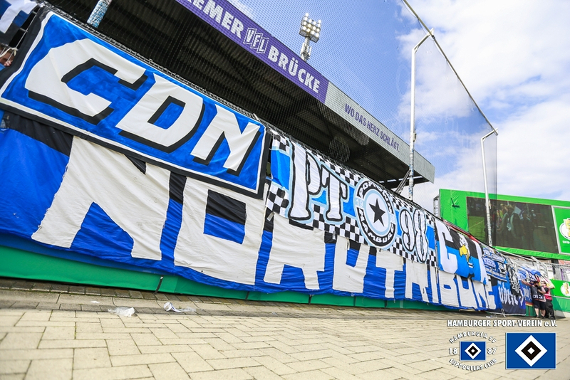 Die Zaunfahne der Clique du Nord beim Pokalspiel in Osnabrück.<br />Bild: hsv-sc.de”><figcaption>Die Zaunfahne der Clique du Nord beim Pokalspiel in Osnabrück.<br />Bild: hsv-sc.de</figcaption></figure>
                </div>
                
                <!-- YouTube (Meta-Feld) -->
                
            </div>
        </article>

                <script>
        (function() {
            var root = document.querySelector('.ff-single-news-gallery');
            if (!root) return;
            var slides = root.querySelectorAll('.ff-single-news-gallery-slide');
            var dots = root.querySelectorAll('.ff-single-news-gallery-dot');
            var prev = root.querySelector('.ff-single-news-gallery-prev');
            var next = root.querySelector('.ff-single-news-gallery-next');
            var n = slides.length;
            if (n < 2) return;
            var i = 0;
            function closeAllImgInfo() {
                root.querySelectorAll('.ff-fv-img-info-host.is-info-open').forEach(function(host) {
                    host.classList.remove('is-info-open');
                    var b = host.querySelector('.ff-fv-img-info-btn');
                    var p = host.querySelector('.ff-fv-img-info-panel');
                    if (b) b.setAttribute('aria-expanded', 'false');
                    if (p) p.setAttribute('aria-hidden', 'true');
                });
            }
            function show(idx) {
                closeAllImgInfo();
                i = ((idx % n) + n) % n;
                for (var s = 0; s < n; s++) {
                    if (s === i) slides[s].removeAttribute('hidden'); else slides[s].setAttribute('hidden', '');
                }
                for (var s = 0; s < dots.length; s++) {
                    dots[s].classList.toggle('is-active', s === i);
                    dots[s].setAttribute('aria-selected', s === i ? 'true' : 'false');
                }
            }
            if (prev) prev.addEventListener('click', function() { show(i - 1); });
            if (next) next.addEventListener('click', function() { show(i + 1); });
            for (var d = 0; d < dots.length; d++) {
                (function(di) { dots[di].addEventListener('click', function() { show(di); }); })(d);
            }
        })();
        </script>
        
        <!-- Kommentare -->
                <section class=