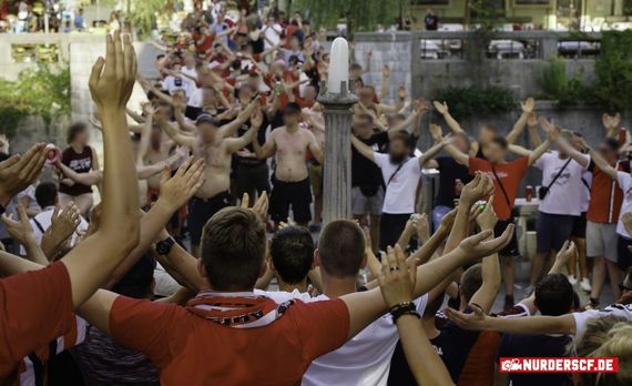Den Fanmarsch der SCF-Fans verpassten die Reisegruppe El Arenal.<br />Bild: nur-der-scf.de”><figcaption>Den Fanmarsch der SCF-Fans verpassten die Reisegruppe El Arenal.<br />Bild: nur-der-scf.de</figcaption></figure>
<figure><img decoding=