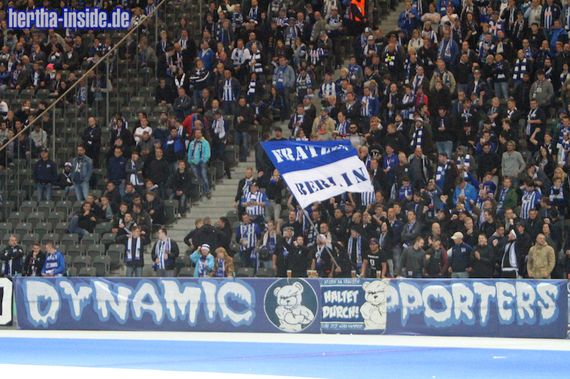 Beim Heimspiel gegen Leverkusen hing die Zaunfahne der Dynamic Supporters Berlin das letzte Mal.<br />Bild: Hertha-Inside.de”><figcaption>Beim Heimspiel gegen Leverkusen hing die Zaunfahne der Dynamic Supporters Berlin das letzte Mal.<br />Bild: Hertha-Inside.de</figcaption></figure>
<figure><img decoding=