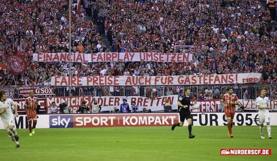 Spruchband in der Südkurve München beim Heimspiel gegen Freiburg.<br />Bild: nur-der-scf.de”><figcaption>Spruchband in der Südkurve München beim Heimspiel gegen Freiburg.<br />Bild: nur-der-scf.de</figcaption></figure>
                </div>
                
                <!-- YouTube (Meta-Feld) -->
                
            </div>
        </article>

                <script>
        (function() {
            var root = document.querySelector('.ff-single-news-gallery');
            if (!root) return;
            var slides = root.querySelectorAll('.ff-single-news-gallery-slide');
            var dots = root.querySelectorAll('.ff-single-news-gallery-dot');
            var prev = root.querySelector('.ff-single-news-gallery-prev');
            var next = root.querySelector('.ff-single-news-gallery-next');
            var n = slides.length;
            if (n < 2) return;
            var i = 0;
            function closeAllImgInfo() {
                root.querySelectorAll('.ff-fv-img-info-host.is-info-open').forEach(function(host) {
                    host.classList.remove('is-info-open');
                    var b = host.querySelector('.ff-fv-img-info-btn');
                    var p = host.querySelector('.ff-fv-img-info-panel');
                    if (b) b.setAttribute('aria-expanded', 'false');
                    if (p) p.setAttribute('aria-hidden', 'true');
                });
            }
            function show(idx) {
                closeAllImgInfo();
                i = ((idx % n) + n) % n;
                for (var s = 0; s < n; s++) {
                    if (s === i) slides[s].removeAttribute('hidden'); else slides[s].setAttribute('hidden', '');
                }
                for (var s = 0; s < dots.length; s++) {
                    dots[s].classList.toggle('is-active', s === i);
                    dots[s].setAttribute('aria-selected', s === i ? 'true' : 'false');
                }
            }
            if (prev) prev.addEventListener('click', function() { show(i - 1); });
            if (next) next.addEventListener('click', function() { show(i + 1); });
            for (var d = 0; d < dots.length; d++) {
                (function(di) { dots[di].addEventListener('click', function() { show(di); }); })(d);
            }
        })();
        </script>
        
        <!-- Kommentare -->
                <section class=
