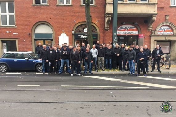 Mönchengladbacher Ultras in Düsseldorf-Bilk. Bild: Nordkurvenfotos.de