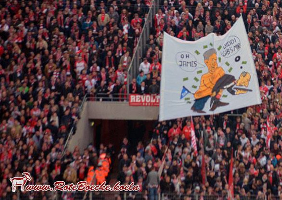 Beleidigende Fahne gegen Dietmar Hopp.<br />Bild: RoteBoecke.de”><figcaption>Beleidigende Fahne gegen Dietmar Hopp.<br />Bild: RoteBoecke.de</figcaption></figure>
<figure><img decoding=