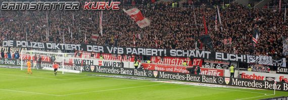 Spruchband der drei Ultràgruppen gegen Stadionverbote.<br />Bild: Cannstatter-Kurve.de”><figcaption>Spruchband der drei Ultràgruppen gegen Stadionverbote.<br />Bild: Cannstatter-Kurve.de</figcaption></figure>
<figure><img decoding=
