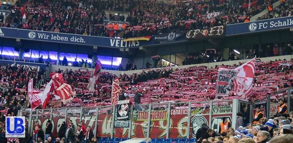 Die Fans des 1. FC Köln am Samstagabend auf Schalke.<br />Bild: Sportfotografie UBfoto”><figcaption>Die Fans des 1. FC Köln am Samstagabend auf Schalke.<br />Bild: Sportfotografie UBfoto</figcaption></figure>
                </div>
                
                <!-- YouTube (Meta-Feld) -->
                
            </div>
        </article>

                <script>
        (function() {
            var root = document.querySelector('.ff-single-news-gallery');
            if (!root) return;
            var slides = root.querySelectorAll('.ff-single-news-gallery-slide');
            var dots = root.querySelectorAll('.ff-single-news-gallery-dot');
            var prev = root.querySelector('.ff-single-news-gallery-prev');
            var next = root.querySelector('.ff-single-news-gallery-next');
            var n = slides.length;
            if (n < 2) return;
            var i = 0;
            function closeAllImgInfo() {
                root.querySelectorAll('.ff-fv-img-info-host.is-info-open').forEach(function(host) {
                    host.classList.remove('is-info-open');
                    var b = host.querySelector('.ff-fv-img-info-btn');
                    var p = host.querySelector('.ff-fv-img-info-panel');
                    if (b) b.setAttribute('aria-expanded', 'false');
                    if (p) p.setAttribute('aria-hidden', 'true');
                });
            }
            function show(idx) {
                closeAllImgInfo();
                i = ((idx % n) + n) % n;
                for (var s = 0; s < n; s++) {
                    if (s === i) slides[s].removeAttribute('hidden'); else slides[s].setAttribute('hidden', '');
                }
                for (var s = 0; s < dots.length; s++) {
                    dots[s].classList.toggle('is-active', s === i);
                    dots[s].setAttribute('aria-selected', s === i ? 'true' : 'false');
                }
            }
            if (prev) prev.addEventListener('click', function() { show(i - 1); });
            if (next) next.addEventListener('click', function() { show(i + 1); });
            for (var d = 0; d < dots.length; d++) {
                (function(di) { dots[di].addEventListener('click', function() { show(di); }); })(d);
            }
        })();
        </script>
        
        <!-- Kommentare -->
                <section class=