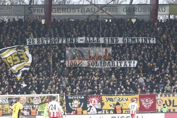 Spruchband von Dynamo-Fans in Richtung Ultras Dynamo.<br />Bild: Union-Foto.de”><figcaption>Spruchband von Dynamo-Fans in Richtung Ultras Dynamo.<br />Bild: Union-Foto.de</figcaption></figure>
<figure><img decoding=