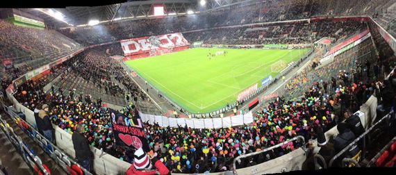 Choreografie der Division West und die Aktion für Lina.<br />Bild: Supporters Club Nürnberg”><figcaption>Choreografie der Division West und die Aktion für Lina.<br />Bild: Supporters Club Nürnberg</figcaption></figure>
                </div>
                
                <!-- YouTube (Meta-Feld) -->
                
            </div>
        </article>

                <script>
        (function() {
            var root = document.querySelector('.ff-single-news-gallery');
            if (!root) return;
            var slides = root.querySelectorAll('.ff-single-news-gallery-slide');
            var dots = root.querySelectorAll('.ff-single-news-gallery-dot');
            var prev = root.querySelector('.ff-single-news-gallery-prev');
            var next = root.querySelector('.ff-single-news-gallery-next');
            var n = slides.length;
            if (n < 2) return;
            var i = 0;
            function closeAllImgInfo() {
                root.querySelectorAll('.ff-fv-img-info-host.is-info-open').forEach(function(host) {
                    host.classList.remove('is-info-open');
                    var b = host.querySelector('.ff-fv-img-info-btn');
                    var p = host.querySelector('.ff-fv-img-info-panel');
                    if (b) b.setAttribute('aria-expanded', 'false');
                    if (p) p.setAttribute('aria-hidden', 'true');
                });
            }
            function show(idx) {
                closeAllImgInfo();
                i = ((idx % n) + n) % n;
                for (var s = 0; s < n; s++) {
                    if (s === i) slides[s].removeAttribute('hidden'); else slides[s].setAttribute('hidden', '');
                }
                for (var s = 0; s < dots.length; s++) {
                    dots[s].classList.toggle('is-active', s === i);
                    dots[s].setAttribute('aria-selected', s === i ? 'true' : 'false');
                }
            }
            if (prev) prev.addEventListener('click', function() { show(i - 1); });
            if (next) next.addEventListener('click', function() { show(i + 1); });
            for (var d = 0; d < dots.length; d++) {
                (function(di) { dots[di].addEventListener('click', function() { show(di); }); })(d);
            }
        })();
        </script>
        
        <!-- Kommentare -->
                <section class=