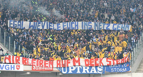 Die Hansa-Fans im März 2005 in Rostock.<br />Bild: Stefan Zwing”><figcaption>Die Hansa-Fans im März 2005 in Rostock.<br />Bild: Stefan Zwing</figcaption></figure>
<figure><img decoding=