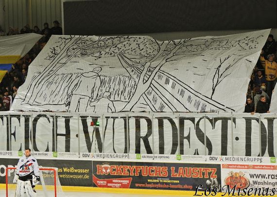 Die erste Choreografie.<br />Bild: losmisenas.blogspot.de”><figcaption>Die erste Choreografie.<br />Bild: losmisenas.blogspot.de</figcaption></figure>
<figure><img decoding=