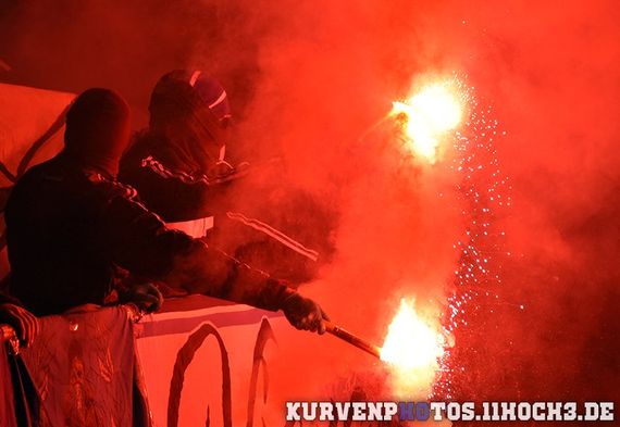Pyroshow der TSG Hoffenheim-Fans in Dortmund. Bild: 11hoch3.de