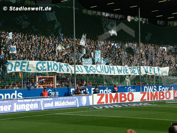Das Spruchband der Ultras Bochum aus dem Jahr 2004.<br />Bild: Faszination Fankurve”><figcaption>Das Spruchband der Ultras Bochum aus dem Jahr 2004.<br />Bild: Faszination Fankurve</figcaption></figure>
<figure><img decoding=