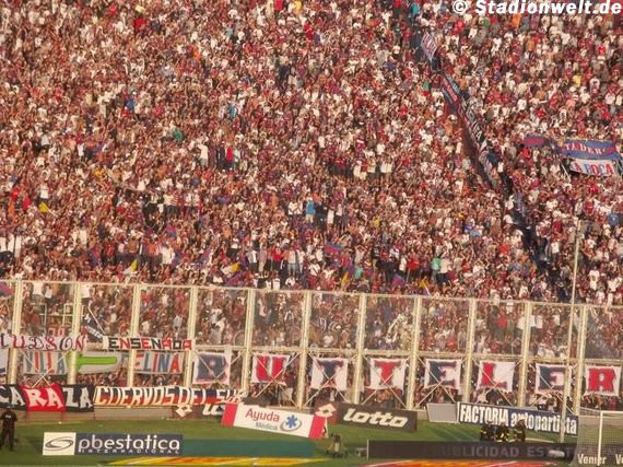 La Gloriosa Butteler aus Buenos Aires ist mittlerweile weltbekannt für die kreativen Fangesänge und Umdichtungen von Popsongs<br />Bild: Faszination Fankurve“><figcaption>La Gloriosa Butteler aus Buenos Aires ist mittlerweile weltbekannt für die kreativen Fangesänge und Umdichtungen von Popsongs<br />Bild: Faszination Fankurve</figcaption></figure>
            </div>

                    </article>

                <section class=