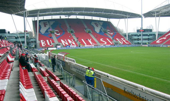 Die neuen Stehplätze entstehen auf der Bunnikside-Tribüne.<br />Bild: Gerhard Rudolf“><figcaption>Die neuen Stehplätze entstehen auf der Bunnikside-Tribüne.<br />Bild: Gerhard Rudolf</figcaption></figure>
            </div>

                    </article>

                <section class=