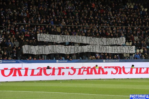 Spruchband der VfL Bochum-Fans.<br />Bild: Photomafia-Bochum.de”><figcaption>Spruchband der VfL Bochum-Fans.<br />Bild: Photomafia-Bochum.de</figcaption></figure>
<figure><img decoding=