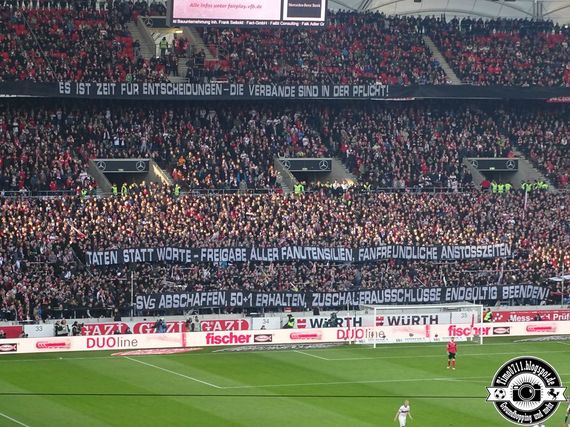 Die Cannstatter Kurve beteiligte sich am bundesweiten Aktionsspieltag.<br />Bild: timo0711.blogspot.de”><figcaption>Die Cannstatter Kurve beteiligte sich am bundesweiten Aktionsspieltag.<br />Bild: timo0711.blogspot.de</figcaption></figure>
<figure><img decoding=
