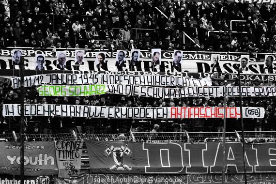 Gedenkaktion der Chemie Leipzig-Fans.<br />Bild: Sören Kohlhuber”><figcaption>Gedenkaktion der Chemie Leipzig-Fans.<br />Bild: Sören Kohlhuber</figcaption></figure>
<figure><img decoding=