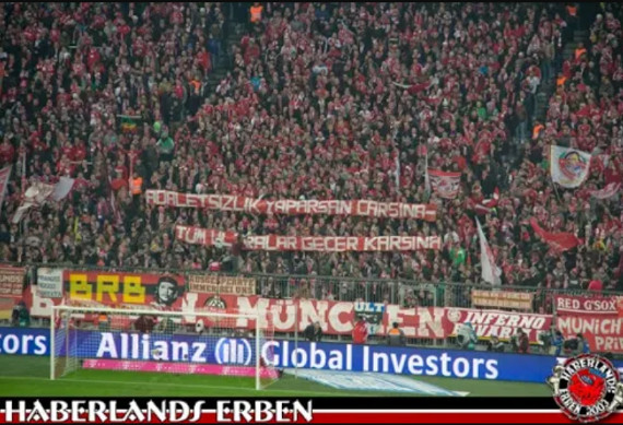 Solidaritätsspruchband der Schickeria München in Richtung çArşı im Jahr 2014 in der Südkurve München.<br />Bild: Haberlands-Erben.de”><figcaption>Solidaritätsspruchband der Schickeria München in Richtung çArşı im Jahr 2014 in der Südkurve München.<br />Bild: Haberlands-Erben.de</figcaption></figure>
                </div>
                
                <!-- YouTube (Meta-Feld) -->
                
            </div>
        </article>

                <script>
        (function() {
            var root = document.querySelector('.ff-single-news-gallery');
            if (!root) return;
            var slides = root.querySelectorAll('.ff-single-news-gallery-slide');
            var dots = root.querySelectorAll('.ff-single-news-gallery-dot');
            var prev = root.querySelector('.ff-single-news-gallery-prev');
            var next = root.querySelector('.ff-single-news-gallery-next');
            var n = slides.length;
            if (n < 2) return;
            var i = 0;
            function closeAllImgInfo() {
                root.querySelectorAll('.ff-fv-img-info-host.is-info-open').forEach(function(host) {
                    host.classList.remove('is-info-open');
                    var b = host.querySelector('.ff-fv-img-info-btn');
                    var p = host.querySelector('.ff-fv-img-info-panel');
                    if (b) b.setAttribute('aria-expanded', 'false');
                    if (p) p.setAttribute('aria-hidden', 'true');
                });
            }
            function show(idx) {
                closeAllImgInfo();
                i = ((idx % n) + n) % n;
                for (var s = 0; s < n; s++) {
                    if (s === i) slides[s].removeAttribute('hidden'); else slides[s].setAttribute('hidden', '');
                }
                for (var s = 0; s < dots.length; s++) {
                    dots[s].classList.toggle('is-active', s === i);
                    dots[s].setAttribute('aria-selected', s === i ? 'true' : 'false');
                }
            }
            if (prev) prev.addEventListener('click', function() { show(i - 1); });
            if (next) next.addEventListener('click', function() { show(i + 1); });
            for (var d = 0; d < dots.length; d++) {
                (function(di) { dots[di].addEventListener('click', function() { show(di); }); })(d);
            }
        })();
        </script>
        
        <!-- Kommentare -->
                <section class=
