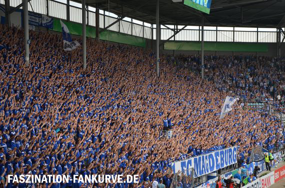 Am Samstag soll für die ZDF-Reportage beim Drittligaspiel Rostock gegen Magdeburg gedreht werden.<br />Bild: Faszination Fankurve”><figcaption>Am Samstag soll für die ZDF-Reportage beim Drittligaspiel Rostock gegen Magdeburg gedreht werden.<br />Bild: Faszination Fankurve</figcaption></figure>
                </div>
                
                <!-- YouTube (Meta-Feld) -->
                
            </div>
        </article>

                <script>
        (function() {
            var root = document.querySelector('.ff-single-news-gallery');
            if (!root) return;
            var slides = root.querySelectorAll('.ff-single-news-gallery-slide');
            var dots = root.querySelectorAll('.ff-single-news-gallery-dot');
            var prev = root.querySelector('.ff-single-news-gallery-prev');
            var next = root.querySelector('.ff-single-news-gallery-next');
            var n = slides.length;
            if (n < 2) return;
            var i = 0;
            function closeAllImgInfo() {
                root.querySelectorAll('.ff-fv-img-info-host.is-info-open').forEach(function(host) {
                    host.classList.remove('is-info-open');
                    var b = host.querySelector('.ff-fv-img-info-btn');
                    var p = host.querySelector('.ff-fv-img-info-panel');
                    if (b) b.setAttribute('aria-expanded', 'false');
                    if (p) p.setAttribute('aria-hidden', 'true');
                });
            }
            function show(idx) {
                closeAllImgInfo();
                i = ((idx % n) + n) % n;
                for (var s = 0; s < n; s++) {
                    if (s === i) slides[s].removeAttribute('hidden'); else slides[s].setAttribute('hidden', '');
                }
                for (var s = 0; s < dots.length; s++) {
                    dots[s].classList.toggle('is-active', s === i);
                    dots[s].setAttribute('aria-selected', s === i ? 'true' : 'false');
                }
            }
            if (prev) prev.addEventListener('click', function() { show(i - 1); });
            if (next) next.addEventListener('click', function() { show(i + 1); });
            for (var d = 0; d < dots.length; d++) {
                (function(di) { dots[di].addEventListener('click', function() { show(di); }); })(d);
            }
        })();
        </script>
        
        <!-- Kommentare -->
                <section class=