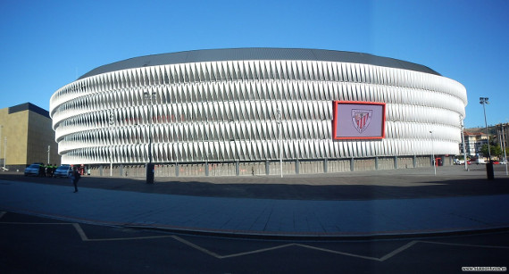 Der Polizist erlitt einen Herzinfarkt, als es am Stadion in Bilbao zu Ausschreitungen kam.<br />Bild: stadionfotos.at“><figcaption>Der Polizist erlitt einen Herzinfarkt, als es am Stadion in Bilbao zu Ausschreitungen kam.<br />Bild: stadionfotos.at</figcaption></figure>
            </div>

                    </article>

                <section class=