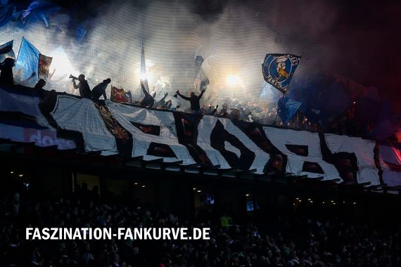 Pyroshow der HSV-Fans vor Anpfiff des Derbys.<br />Bild: Faszination Fankurve”><figcaption>Pyroshow der HSV-Fans vor Anpfiff des Derbys.<br />Bild: Faszination Fankurve</figcaption></figure>
<figure><img decoding=
