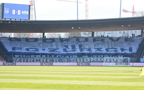 Blockfahne in der Zürcher Südkurve.<br />Bild: gc-zone.ch“><figcaption>Blockfahne in der Zürcher Südkurve.<br />Bild: gc-zone.ch</figcaption></figure>
            </div>

                    </article>

                <section class=