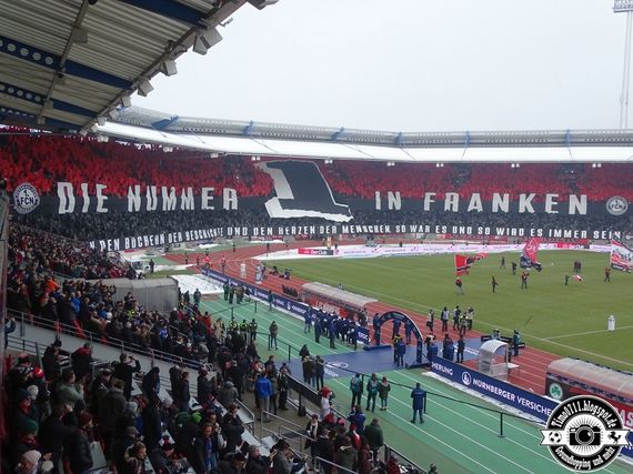 Die Choreografie der FCN-Fans.<br />Bild: timo0711.blogspot.de”><figcaption>Die Choreografie der FCN-Fans.<br />Bild: timo0711.blogspot.de</figcaption></figure>
<figure><img decoding=