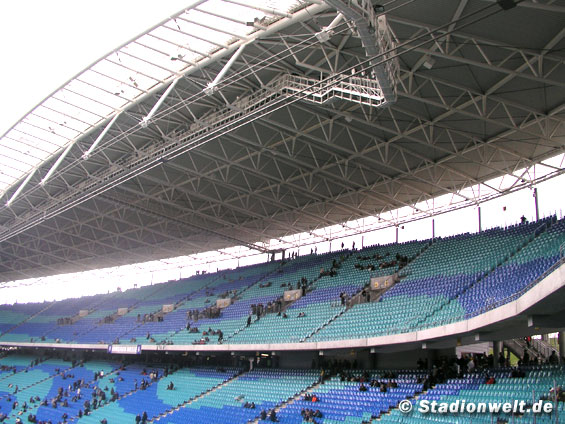 Ganz so leer wird das Zentralstadion am Donnerstag wohl nicht bleiben.<br />Bild: Stadionwelt”><figcaption>Ganz so leer wird das Zentralstadion am Donnerstag wohl nicht bleiben.<br />Bild: Stadionwelt</figcaption></figure>
                </div>
                
                <!-- YouTube (Meta-Feld) -->
                
            </div>
        </article>

                <script>
        (function() {
            var root = document.querySelector('.ff-single-news-gallery');
            if (!root) return;
            var slides = root.querySelectorAll('.ff-single-news-gallery-slide');
            var dots = root.querySelectorAll('.ff-single-news-gallery-dot');
            var prev = root.querySelector('.ff-single-news-gallery-prev');
            var next = root.querySelector('.ff-single-news-gallery-next');
            var n = slides.length;
            if (n < 2) return;
            var i = 0;
            function closeAllImgInfo() {
                root.querySelectorAll('.ff-fv-img-info-host.is-info-open').forEach(function(host) {
                    host.classList.remove('is-info-open');
                    var b = host.querySelector('.ff-fv-img-info-btn');
                    var p = host.querySelector('.ff-fv-img-info-panel');
                    if (b) b.setAttribute('aria-expanded', 'false');
                    if (p) p.setAttribute('aria-hidden', 'true');
                });
            }
            function show(idx) {
                closeAllImgInfo();
                i = ((idx % n) + n) % n;
                for (var s = 0; s < n; s++) {
                    if (s === i) slides[s].removeAttribute('hidden'); else slides[s].setAttribute('hidden', '');
                }
                for (var s = 0; s < dots.length; s++) {
                    dots[s].classList.toggle('is-active', s === i);
                    dots[s].setAttribute('aria-selected', s === i ? 'true' : 'false');
                }
            }
            if (prev) prev.addEventListener('click', function() { show(i - 1); });
            if (next) next.addEventListener('click', function() { show(i + 1); });
            for (var d = 0; d < dots.length; d++) {
                (function(di) { dots[di].addEventListener('click', function() { show(di); }); })(d);
            }
        })();
        </script>
        
        <!-- Kommentare -->
                <section class=