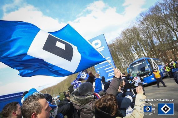 Der Busempfang am Volksparkstadion.<br />Bild: hsv-ev.de”><figcaption>Der Busempfang am Volksparkstadion.<br />Bild: hsv-ev.de</figcaption></figure>
<figure><img decoding=