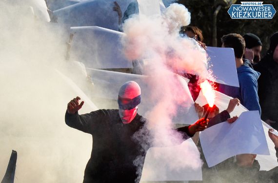 Pyroaktion der Babelsberg 03-Fans.<br />Bild: 03fotos.de”><figcaption>Pyroaktion der Babelsberg 03-Fans.<br />Bild: 03fotos.de</figcaption></figure>
<figure><img decoding=