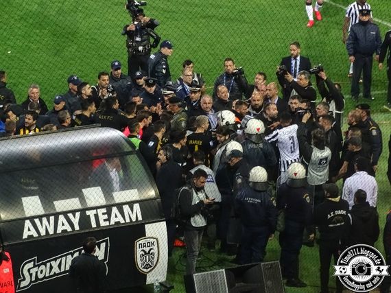 Das Heimspiel von PAOK gegen Olympiakos wurde abgesagt, das Spiel gegen AEK abgebrochen.<br />Bild: timo0711.blogspot.de“><figcaption>Das Heimspiel von PAOK gegen Olympiakos wurde abgesagt, das Spiel gegen AEK abgebrochen.<br />Bild: timo0711.blogspot.de</figcaption></figure>
            </div>

                    </article>

                <section class=
