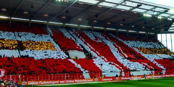 Die Choreografie der Mainz 05.<br />Bild: meenzer-on-tour.de”><figcaption>Die Choreografie der Mainz 05.<br />Bild: meenzer-on-tour.de</figcaption></figure>
<figure><img decoding=
