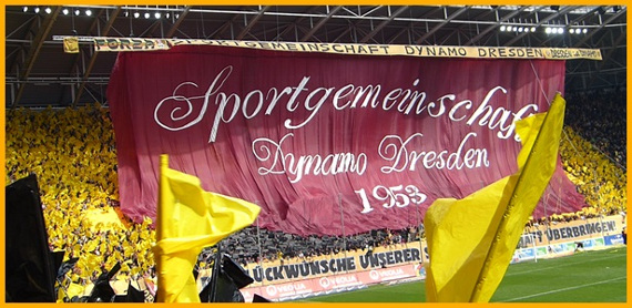 So sah die Choreografie zum 60. Geburtstag von Dynamo Dresden aus.<br />Bild: jokersradeberg.de”><figcaption>So sah die Choreografie zum 60. Geburtstag von Dynamo Dresden aus.<br />Bild: jokersradeberg.de</figcaption></figure>
                </div>
                
                <!-- YouTube (Meta-Feld) -->
                
            </div>
        </article>

                <script>
        (function() {
            var root = document.querySelector('.ff-single-news-gallery');
            if (!root) return;
            var slides = root.querySelectorAll('.ff-single-news-gallery-slide');
            var dots = root.querySelectorAll('.ff-single-news-gallery-dot');
            var prev = root.querySelector('.ff-single-news-gallery-prev');
            var next = root.querySelector('.ff-single-news-gallery-next');
            var n = slides.length;
            if (n < 2) return;
            var i = 0;
            function closeAllImgInfo() {
                root.querySelectorAll('.ff-fv-img-info-host.is-info-open').forEach(function(host) {
                    host.classList.remove('is-info-open');
                    var b = host.querySelector('.ff-fv-img-info-btn');
                    var p = host.querySelector('.ff-fv-img-info-panel');
                    if (b) b.setAttribute('aria-expanded', 'false');
                    if (p) p.setAttribute('aria-hidden', 'true');
                });
            }
            function show(idx) {
                closeAllImgInfo();
                i = ((idx % n) + n) % n;
                for (var s = 0; s < n; s++) {
                    if (s === i) slides[s].removeAttribute('hidden'); else slides[s].setAttribute('hidden', '');
                }
                for (var s = 0; s < dots.length; s++) {
                    dots[s].classList.toggle('is-active', s === i);
                    dots[s].setAttribute('aria-selected', s === i ? 'true' : 'false');
                }
            }
            if (prev) prev.addEventListener('click', function() { show(i - 1); });
            if (next) next.addEventListener('click', function() { show(i + 1); });
            for (var d = 0; d < dots.length; d++) {
                (function(di) { dots[di].addEventListener('click', function() { show(di); }); })(d);
            }
        })();
        </script>
        
        <!-- Kommentare -->
                <section class=