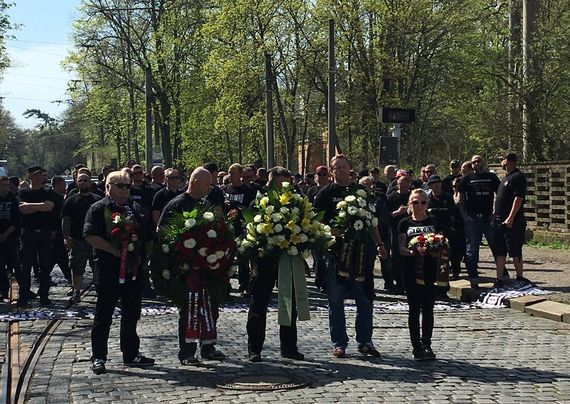 Gedenkmarsch der BFC Dynamo-Fans gestern in Leipzig.<br />Bild: Sören Kohlhuber”><figcaption>Gedenkmarsch der BFC Dynamo-Fans gestern in Leipzig.<br />Bild: Sören Kohlhuber</figcaption></figure>
<figure><img decoding=