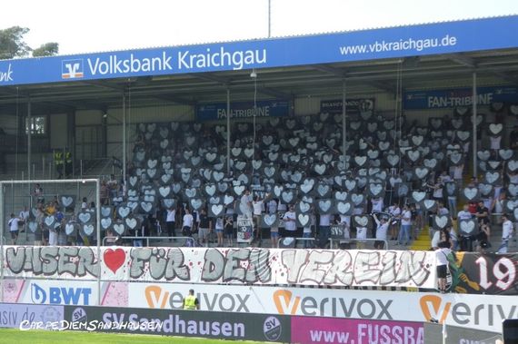 Der erste Teil der Wende-Choreografie.<br />Bild: carpediemsandhausen.de”><figcaption>Der erste Teil der Wende-Choreografie.<br />Bild: carpediemsandhausen.de</figcaption></figure>
<figure><img decoding=