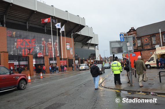 Die Auseinandersetzungen ereigneten sich gestern direkt vorm Stadion.<br />Bild: Stadionwelt“><figcaption>Die Auseinandersetzungen ereigneten sich gestern direkt vorm Stadion.<br />Bild: Stadionwelt</figcaption></figure>
            </div>

                    </article>

                <section class=