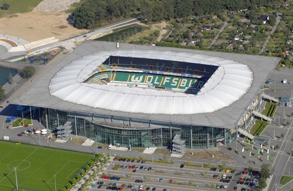Das Wolfsburger Stadion war heute trotz der großen Bedeutung des Spiels nicht ausverkauft.<br />Bild: Euroluftbild.de”><figcaption>Das Wolfsburger Stadion war heute trotz der großen Bedeutung des Spiels nicht ausverkauft.<br />Bild: Euroluftbild.de</figcaption></figure>
<figure><img decoding=