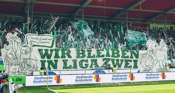 Die Choreografie der Ultras aus Fürth.<br />Bild: spvgg-fuerth.com”><figcaption>Die Choreografie der Ultras aus Fürth.<br />Bild: spvgg-fuerth.com</figcaption></figure>
<figure><img decoding=