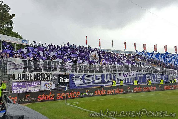 Die Choreografie der Gästefans. Bild: Veilchenpower.de