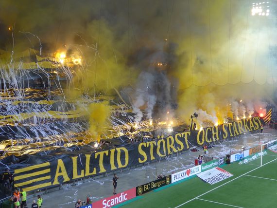 Das Intro der AIK Solna-Fans.<br />Bild: Gurke“><figcaption>Das Intro der AIK Solna-Fans.<br />Bild: Gurke</figcaption></figure>
<figure><img decoding=