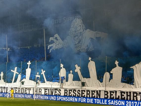 Die Choreografie der Waldhof-Fans.<br />Bild: Die Groundhunters”><figcaption>Die Choreografie der Waldhof-Fans.<br />Bild: Die Groundhunters</figcaption></figure>
<figure><img decoding=