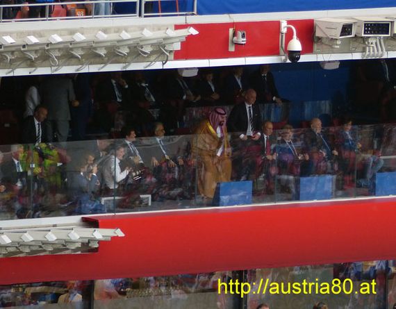 Russlands Präsident Putin mit Fifa-Chef Infantino und Saudi Arabien-Prinz Mohammed bin Salman.<br />Bild: Austria80.at“><figcaption>Russlands Präsident Putin mit Fifa-Chef Infantino und Saudi Arabien-Prinz Mohammed bin Salman.<br />Bild: Austria80.at</figcaption></figure>
<figure><img decoding=