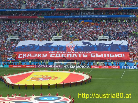 Blockfahne der russischen Fans vor Anpfiff des Achtelfinals.<br />Bild: Austria80.at“><figcaption>Blockfahne der russischen Fans vor Anpfiff des Achtelfinals.<br />Bild: Austria80.at</figcaption></figure>
            </div>

                    </article>

                <section class=