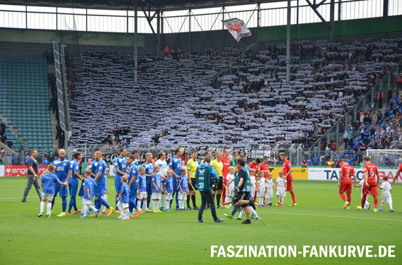 Im Gästeblock in Magdeburg darf ab Saisonbeginn wieder gehüpft werden.<br />Bild: Faszination Fankurve”><figcaption>Im Gästeblock in Magdeburg darf ab Saisonbeginn wieder gehüpft werden.<br />Bild: Faszination Fankurve</figcaption></figure>
<figure><img decoding=